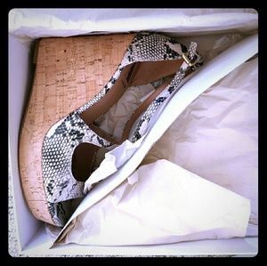 NEW in box Wedge Sandals faux snake skin Size 9.5